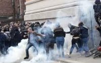 gaze lacrimogene in francezi- stiri online- ultimele stiri- breakingnews- optimus-news.com